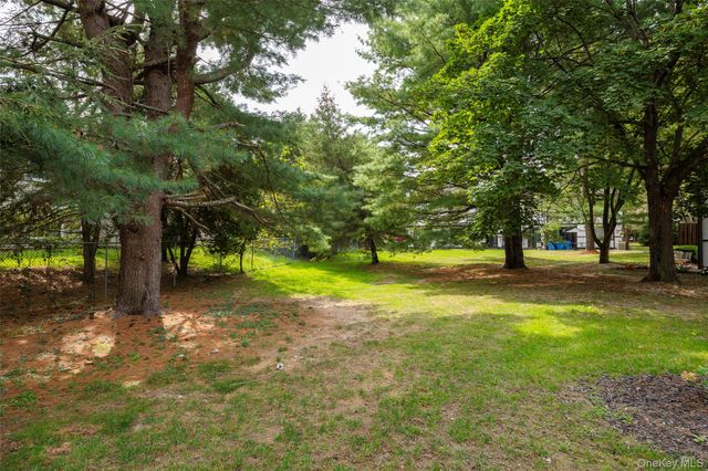 20 Amber Court, Poughkeepsie, NY 12603