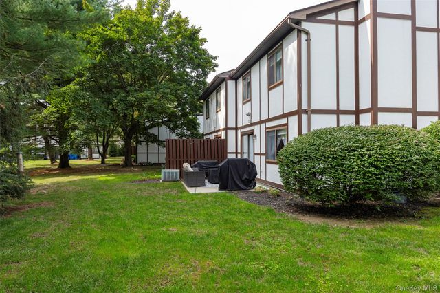 20 Amber Court, Poughkeepsie, NY 12603