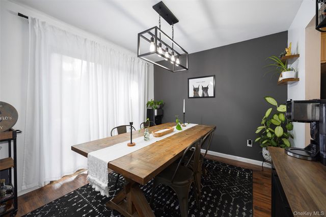 20 Amber Court, Poughkeepsie, NY 12603