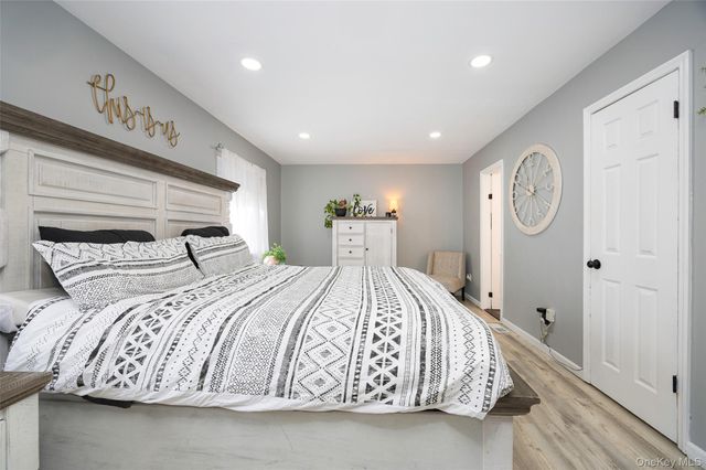 20 Amber Court, Poughkeepsie, NY 12603