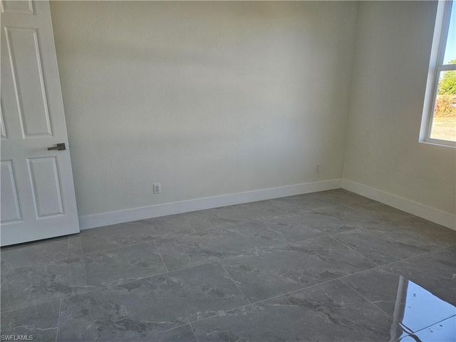 2813 NE 6TH AVE, Cape Coral, FL 33909