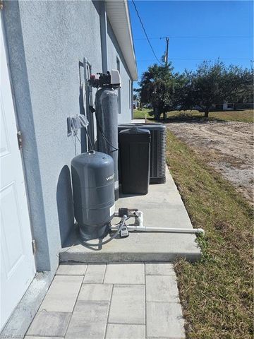 2813 NE 6TH AVE, Cape Coral, FL 33909