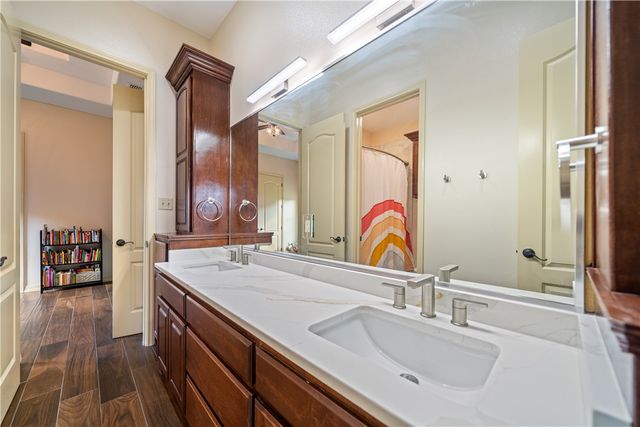 531 PINEHURST Dr, Portland, TX 78374