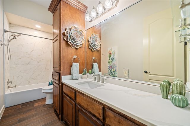 531 PINEHURST Dr, Portland, TX 78374