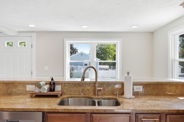 98 Towne Way, Marshfield, MA 02050