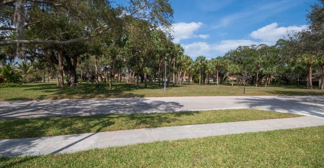 280 Kelsey Park Circle, Palm Beach Gardens, FL 33410