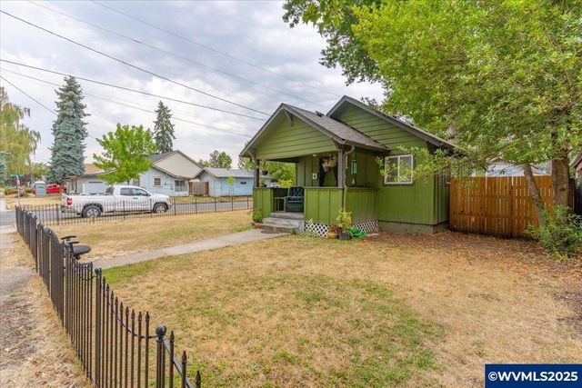1090 Norway St NE, Salem, OR 97301
