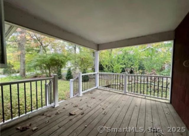 958 dunbar hill Road, Hamden, CT 06514