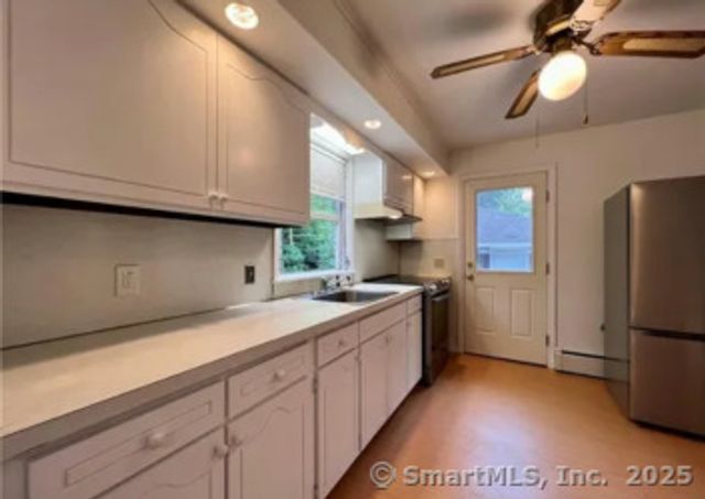 958 dunbar hill Road, Hamden, CT 06514