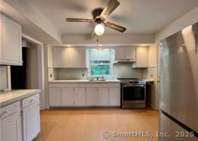 958 dunbar hill Road, Hamden, CT 06514