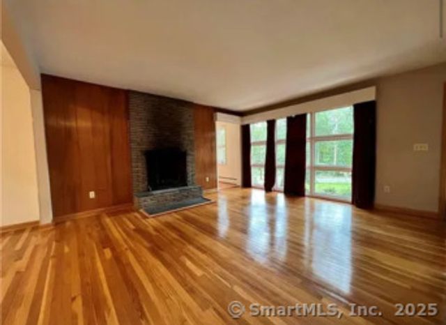 958 dunbar hill Road, Hamden, CT 06514