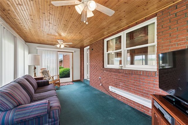 207 State Park Rd, New Alexandria, PA 15670