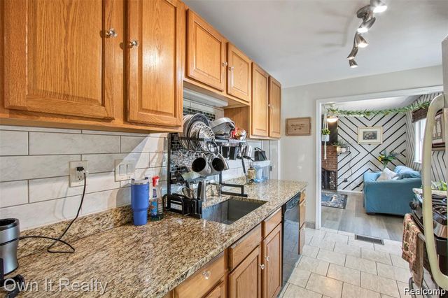 4673 Dearborndale Street, Dearborn Heights, MI 48125