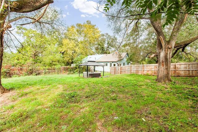 11215 Evans Street, Sugar Creek, MO 64054