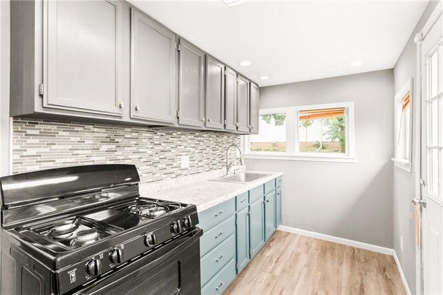 11215 Evans Street, Sugar Creek, MO 64054