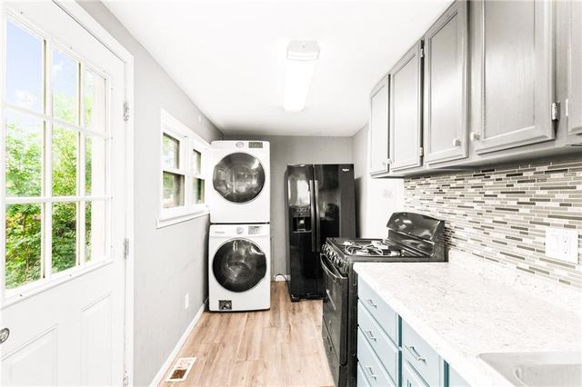 11215 Evans Street, Sugar Creek, MO 64054