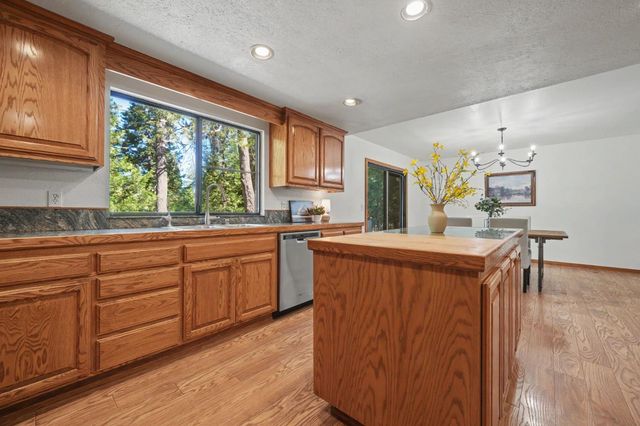 22401 Shake Ridge Rd, Volcano, CA 95689