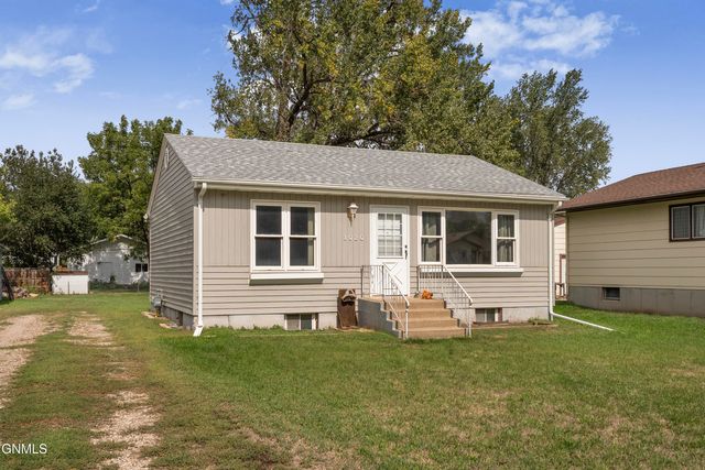 1020 Lincoln Avenue, Bismarck, ND 58504 property photo