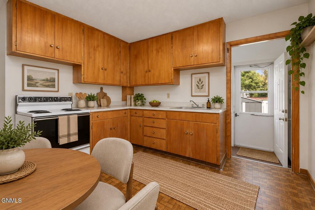 1020 Lincoln Avenue, Bismarck, ND 58504 photo 4