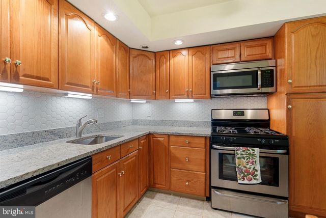 2321 HOLYOKE RD, Rosedale, MD 21237