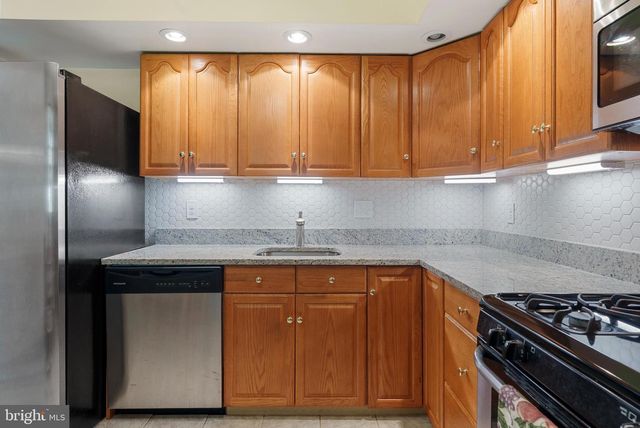 2321 HOLYOKE RD, Rosedale, MD 21237