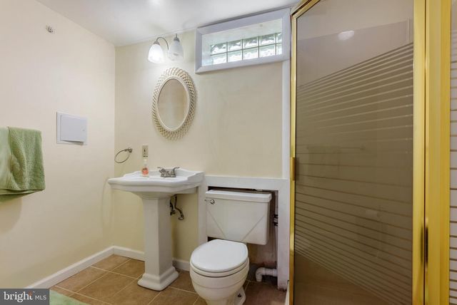2321 HOLYOKE RD, Rosedale, MD 21237