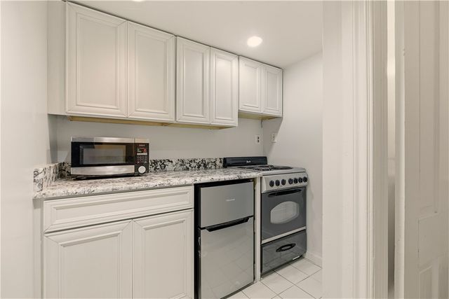 56 Bateman Avenue 1, Newport, RI 02840