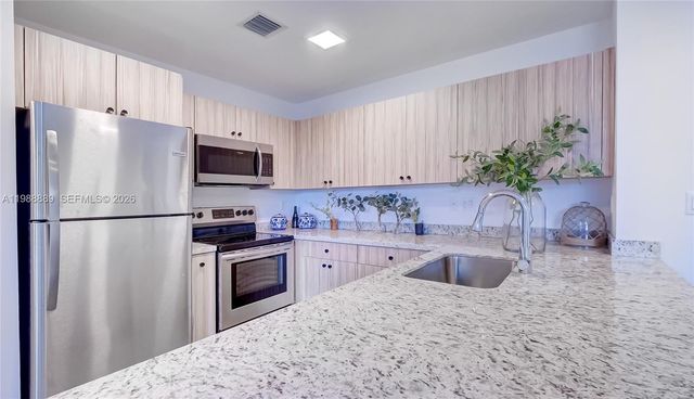 2010 SW 25th Ter 404, Miami, FL 33133