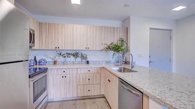 2010 SW 25th Ter 404, Miami, FL 33133