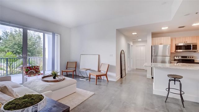 2010 SW 25th Ter 404, Miami, FL 33133