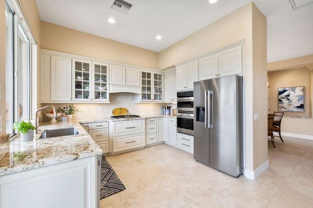 526 Desert Holly Drive, Palm Desert, CA 92211