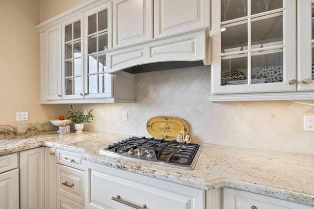 526 Desert Holly Drive, Palm Desert, CA 92211