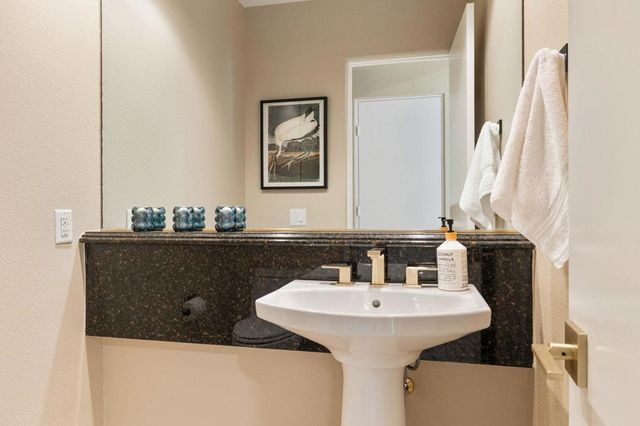 526 Desert Holly Drive, Palm Desert, CA 92211