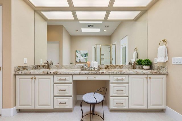 526 Desert Holly Drive, Palm Desert, CA 92211