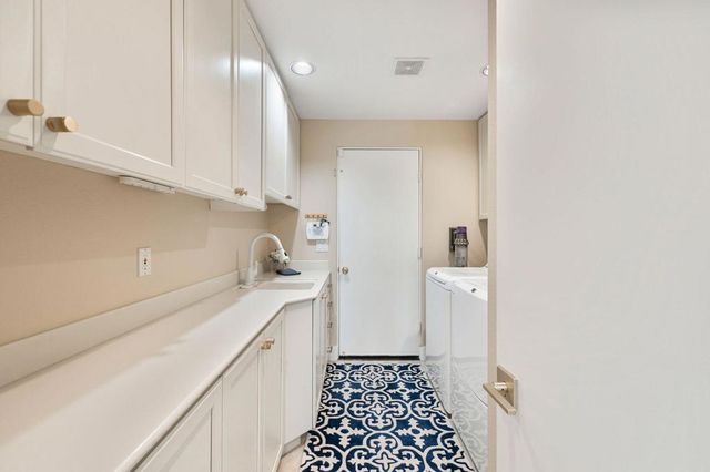 526 Desert Holly Drive, Palm Desert, CA 92211