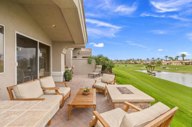526 Desert Holly Drive, Palm Desert, CA 92211