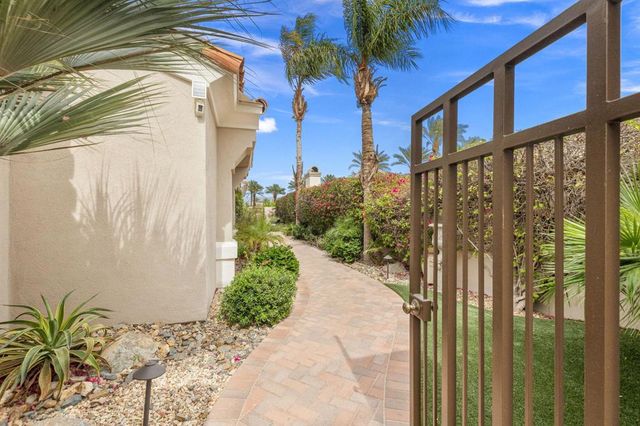 526 Desert Holly Drive, Palm Desert, CA 92211
