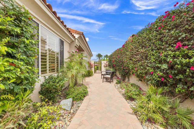 526 Desert Holly Drive, Palm Desert, CA 92211