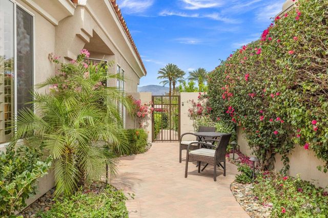 526 Desert Holly Drive, Palm Desert, CA 92211