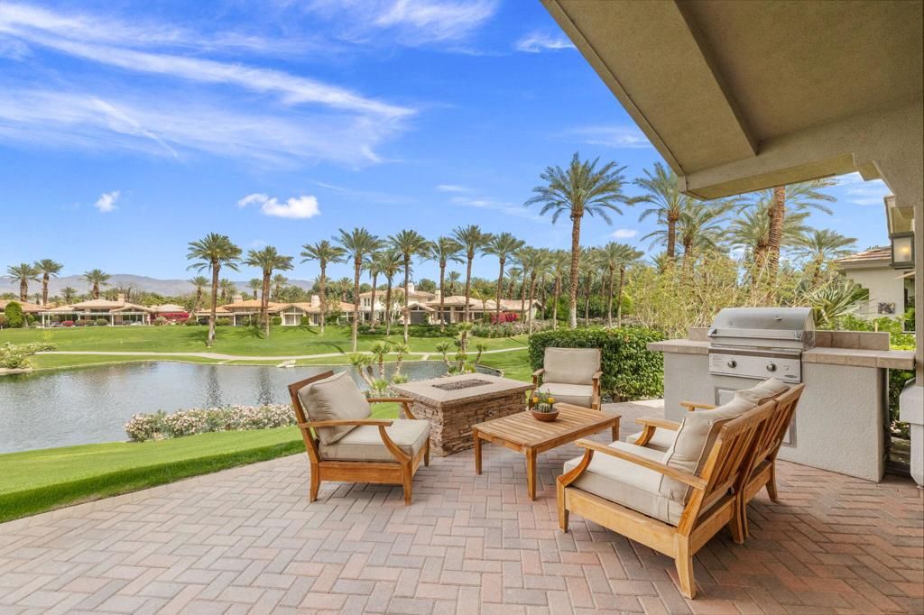 526 Desert Holly Drive, Palm Desert, CA 92211