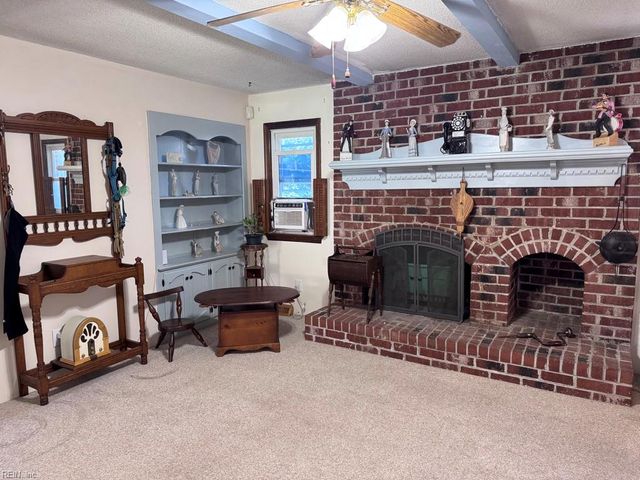 2824 Augusta CIR, Virginia Beach, VA 23453