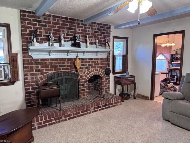 2824 Augusta CIR, Virginia Beach, VA 23453