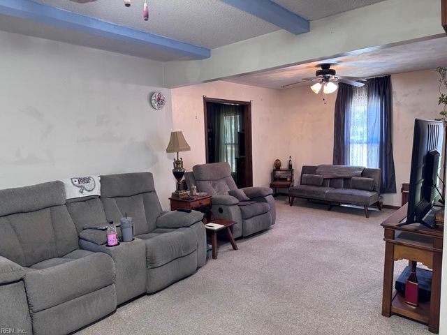 2824 Augusta CIR, Virginia Beach, VA 23453