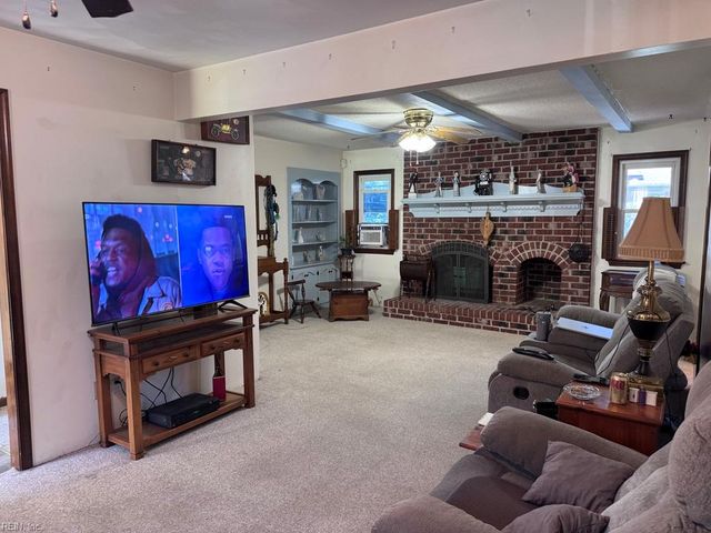 2824 Augusta CIR, Virginia Beach, VA 23453