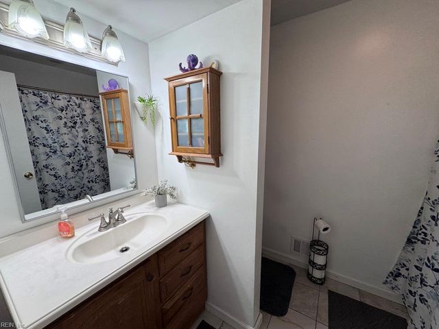 2824 Augusta CIR, Virginia Beach, VA 23453