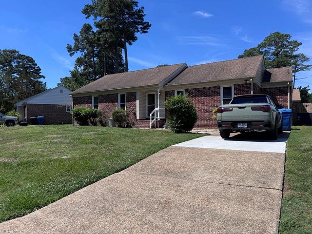 2824 Augusta CIR, Virginia Beach, VA 23453