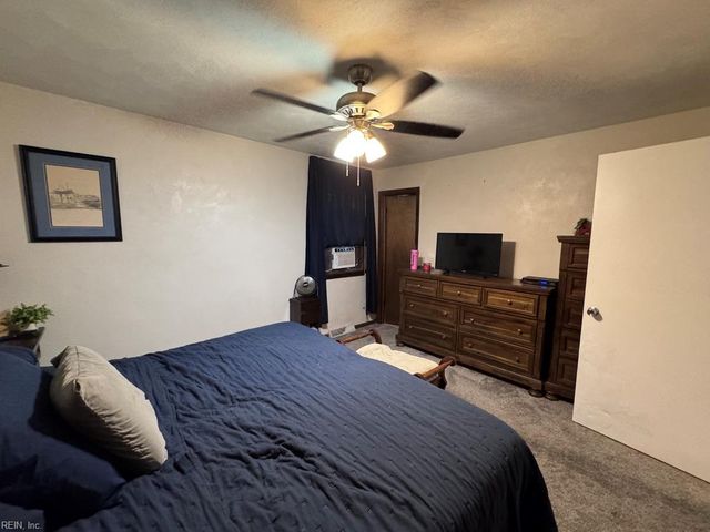 2824 Augusta CIR, Virginia Beach, VA 23453