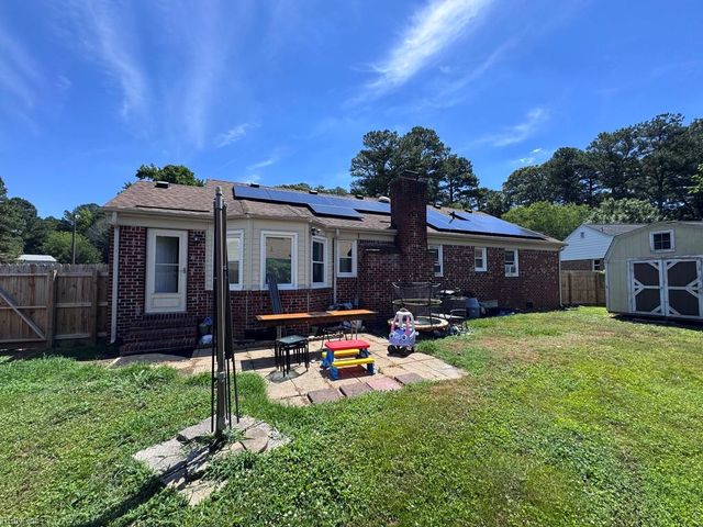2824 Augusta CIR, Virginia Beach, VA 23453