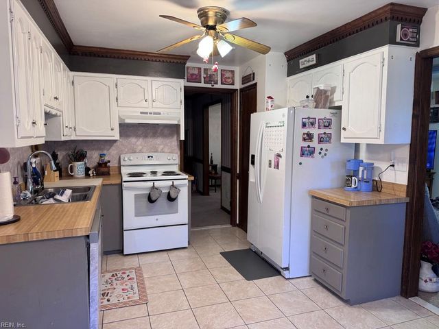 2824 Augusta CIR, Virginia Beach, VA 23453