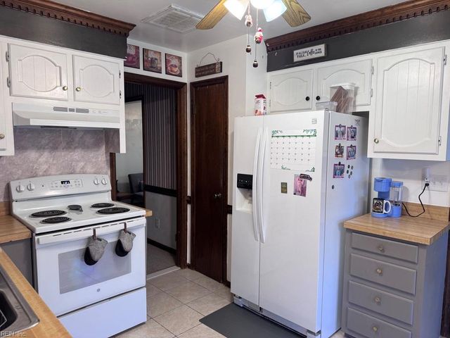 2824 Augusta CIR, Virginia Beach, VA 23453